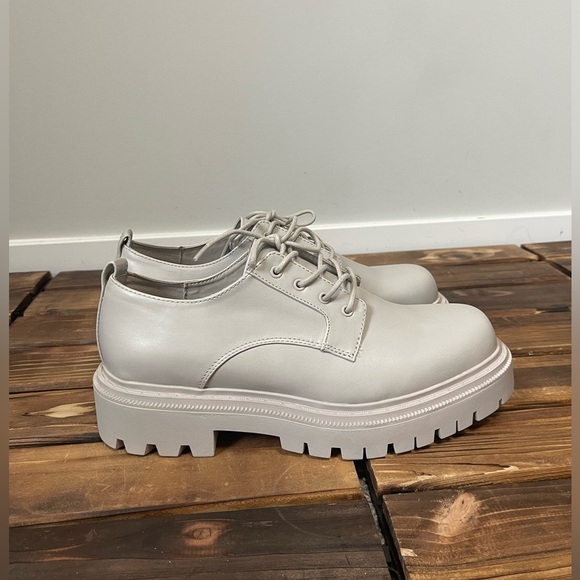 Aldo Bigmove Lace Up Light Gray Shoes Size 9 - Picture 2 of 14